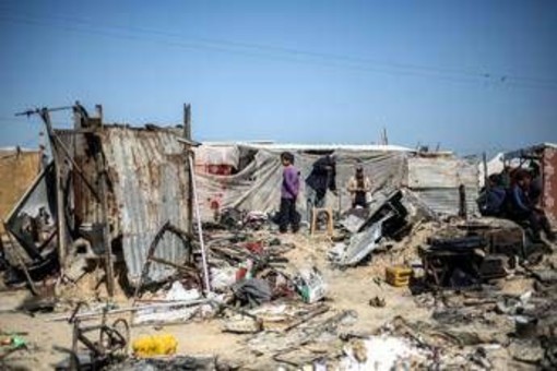 Gaza, nuovi raid israeliani nella notte. Media: &quot;Pesanti bombardamenti a Khan Younis&quot;