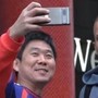 Mondiali, il selfie del ct del Giappone con Kane Mondiali, il selfie del ct del Giappone con Kane