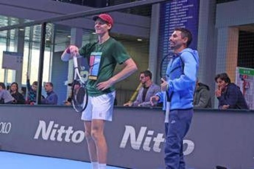 Vagnozzi, 'salta' la sfida con Sinner: il coach di Jannik out al secondo turno del Million Dollar 1 Point Slam Vagnozzi, 'salta' la sfida con Sinner: il coach di Jannik out al secondo turno del Million Dollar 1 Point Slam