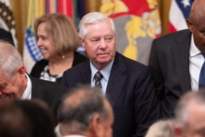 Usa, è morto il senatore repubblicano Lindsey Graham: aveva 71 anni Usa, è morto il senatore repubblicano Lindsey Graham: aveva 71 anni