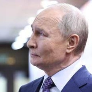Russia: &quot;Elicottero di Putin attaccato da droni mentre era nel Kursk&quot;