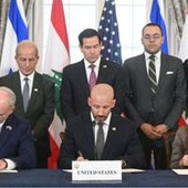 Israele-Libano, accordo firmato a Washington. Netanyahu: "Idf restano fino al disarmo di Hezbollah"