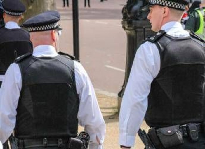 Dopo tentato stupro non viene espulso, migrante arrestato per nuova violenza: il caso in UK Dopo tentato stupro non viene espulso, migrante arrestato per nuova violenza: il caso in UK