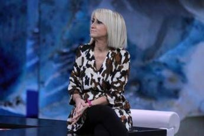 Luciana Littizzetto e la letterina a Che tempo che fa: "Chi rompe le vetrine ha rabbia e non ha futuro" Luciana Littizzetto e la letterina a Che tempo che fa: "Chi rompe le vetrine ha rabbia e non ha futuro"