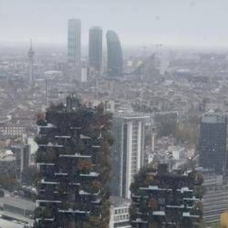 Freddo artico in Lombardia, neve arrivata a Milano