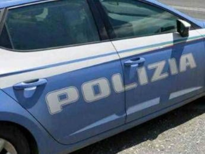 Droga da Roma al Centro Italia, smantellata organizzazione criminale: 8 misure cautelari e 22 indagati Droga da Roma al Centro Italia, smantellata organizzazione criminale: 8 misure cautelari e 22 indagati