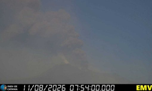 Etna in eruzione, oggi ancora disagi all'aeroporto di Catania: voli in arrivo sospesi fino alle 19
