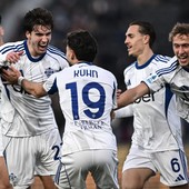 Il Como vince anche a Pisa e continua a sognare l’Europa