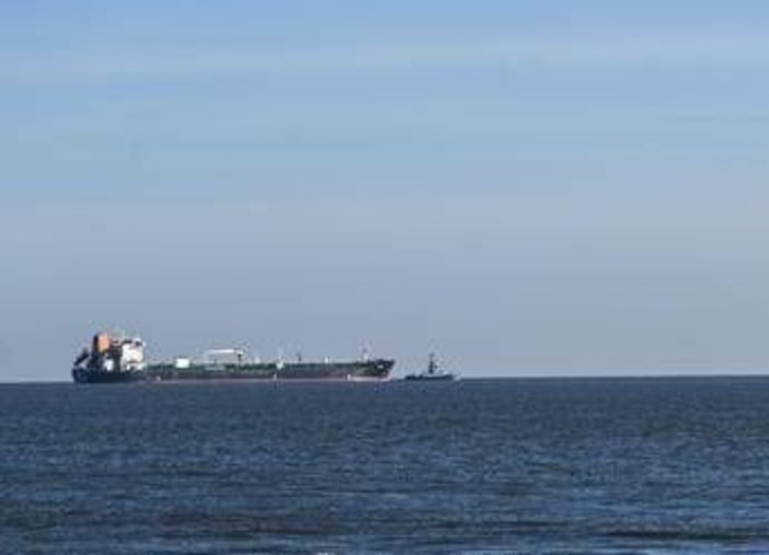 Venezuela, New York Times: "Petroliera inseguita da Usa rivendica protezione di Mosca" Venezuela, New York Times: "Petroliera inseguita da Usa rivendica protezione di Mosca"