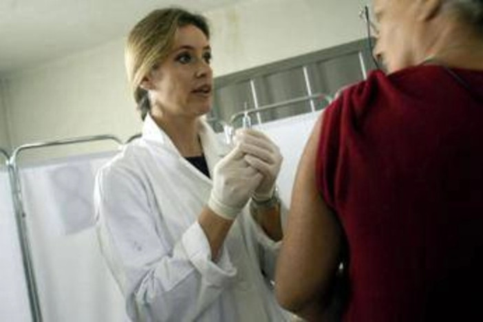 Tour in 10 regioni, Fondazione Aiom: &quot;I pazienti oncologici devono vaccinarsi&quot;