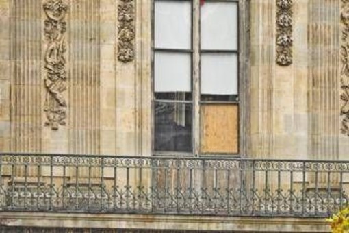 Furto al Louvre, ecco quanto valevano i gioielli della corona: la stima della procura di Parigi