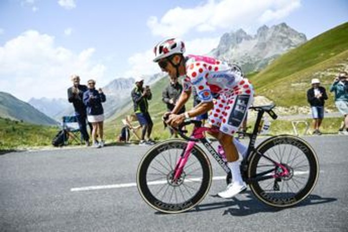 Tour de France, Carapaz vince 20a tappa e Pogacar blinda la vittoria finale Tour de France, Carapaz vince 20a tappa e Pogacar blinda la vittoria finale