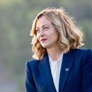 Meloni telefona a Papa Leone XIV: &quot;Italia sostiene suoi sforzi per la pace&quot;