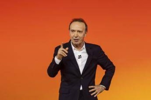 Ascolti tv, successo per Benigni: quasi 4 milioni per 'Pietro' su Rai1