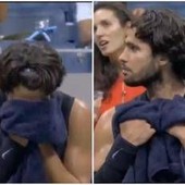 Alcaraz vomita agli US Open e... litiga con un cameraman Alcaraz vomita agli US Open e... litiga con un cameraman