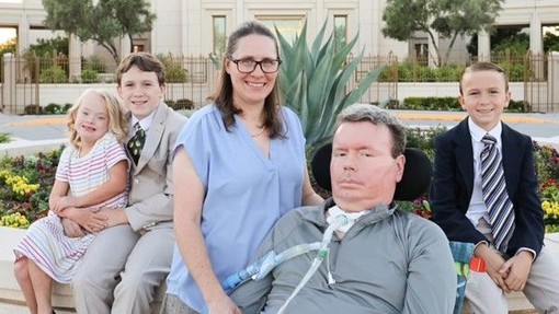 Musk “Neuralink traduce in testo i pensieri dei pazienti con problemi neurologici”