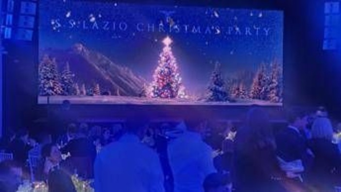 Da Barachini ad Anna Falchi, 500 ospiti per il Christmas Party della Lazio Da Barachini ad Anna Falchi, 500 ospiti per il Christmas Party della Lazio