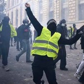Francia, Gilet Gialli: "Domani in piazza, solo i regimi vietano le proteste" Francia, Gilet Gialli: "Domani in piazza, solo i regimi vietano le proteste"