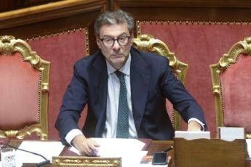 Giorgetti: "In 20 anni over 50 raddoppiati, maggior anzianità non è gap in termini produttività" Giorgetti: "In 20 anni over 50 raddoppiati, maggior anzianità non è gap in termini produttività"