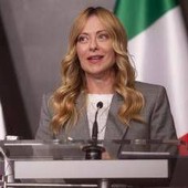 Caro energia, Meloni da Praga: "Spero che anche altri attori diano una mano" Caro energia, Meloni da Praga: "Spero che anche altri attori diano una mano"