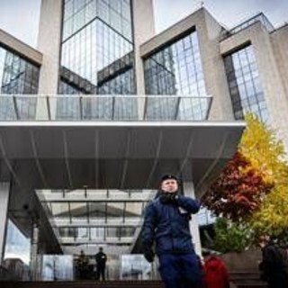 Ucraina, ondata di droni sulla Russia: colpita raffineria e impianto chimico Ucraina, ondata di droni sulla Russia: colpita raffineria e impianto chimico