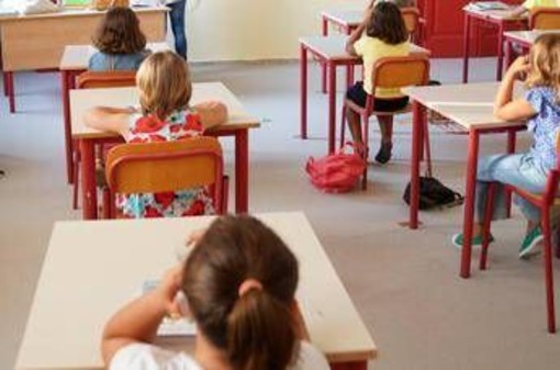 Bimbo caduto da terrazzino scuola a Genova, le indagini si concentrano sulle negligenze dell'istituto