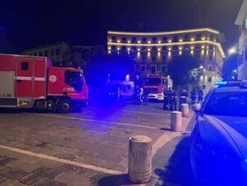Roma, forte odore di gas a piazza Mastai a Trastevere: controlli dei vigili del fuoco Roma, forte odore di gas a piazza Mastai a Trastevere: controlli dei vigili del fuoco