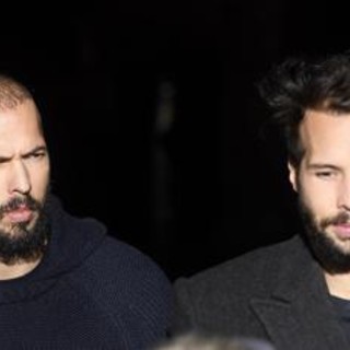 L'influencer della 'manosfera' Andrew Tate e il fratello Tristan arrestati a Miami L'influencer della 'manosfera' Andrew Tate e il fratello Tristan arrestati a Miami