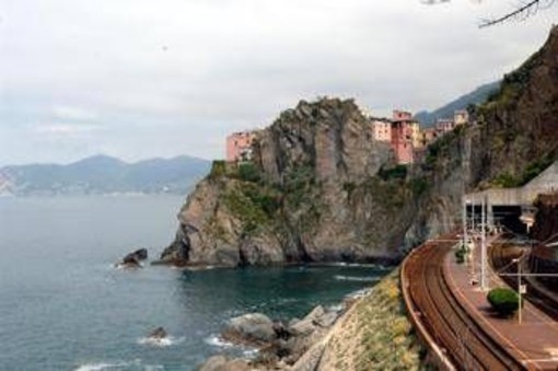 Tragedia alle Cinque Terre, muore cadendo da via dell'Amore dopo litigio con fidanzata