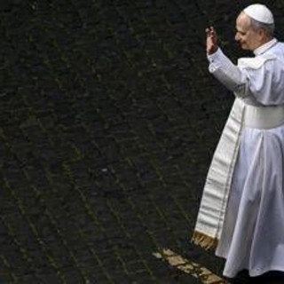 Papa Leone XIV, attesa per il Regina Coeli. Celebrata messa sulla tomba di Pietro