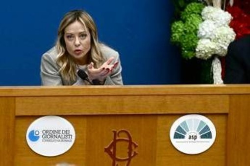 Meloni: "Trump non attaccherà Groenlandia, Ue parli con Russia"