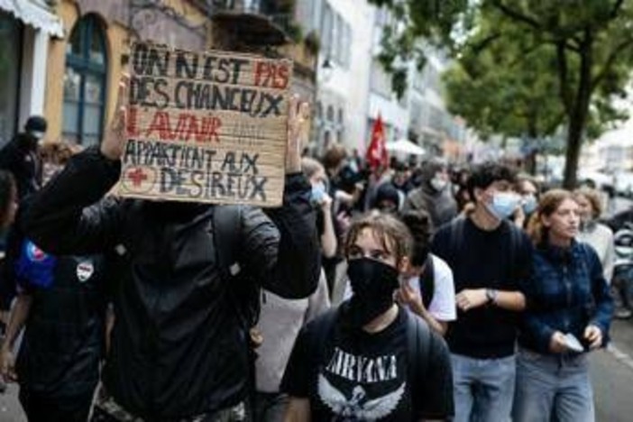 Francia, continua la protesta degli studenti: 600 arresti e 40 presidi feriti Francia, continua la protesta degli studenti: 600 arresti e 40 presidi feriti