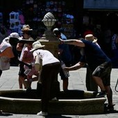 Caldo record, 21 città in bollino rosso oggi: da domani arriva la tregua Caldo record, 21 città in bollino rosso oggi: da domani arriva la tregua