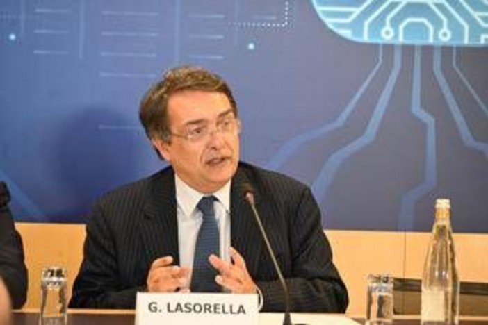 Lasorella (Agcom): &quot;Adattare regolazione servizi cloud per agevolare Pmi&quot;