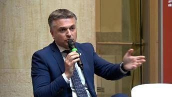 Blue economy, Rixi: "Italia deve investire di più sul mare e avere regoli comuni" Blue economy, Rixi: "Italia deve investire di più sul mare e avere regoli comuni"