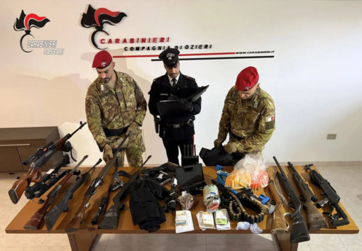 Arsenale e esplosivi in casa a Oschiri, un arresto
