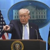"Chi parla di armi con la stampa?", Trump usa la macchina della verità: test tra i militari "Chi parla di armi con la stampa?", Trump usa la macchina della verità: test tra i militari