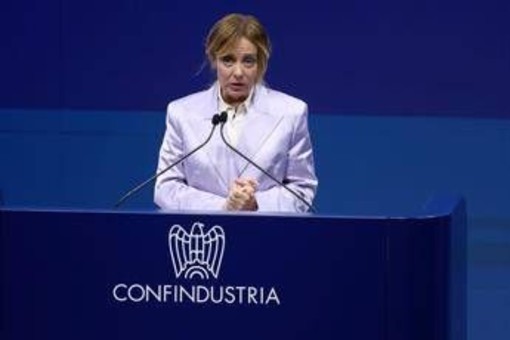 Confindustria, Meloni: "Subito cantiere comune per riforma radicale burocrazia in Italia"