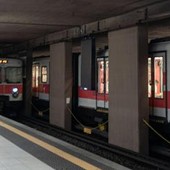 Ragazza sfregiata con il coltello in metro a Milano, Saidi resta in carcere