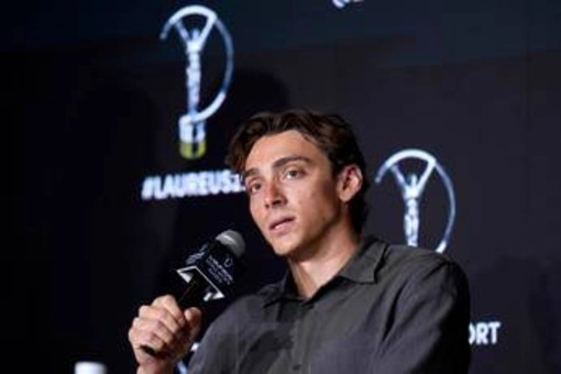 Duplantis: &quot;I miei idoli? Mio padre e Bubka, in gara mi confronto con me stesso&quot;