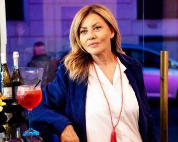 Eva Grimaldi a La volta buona: &quot;Ho rischiato la vita per rifare il seno&quot;