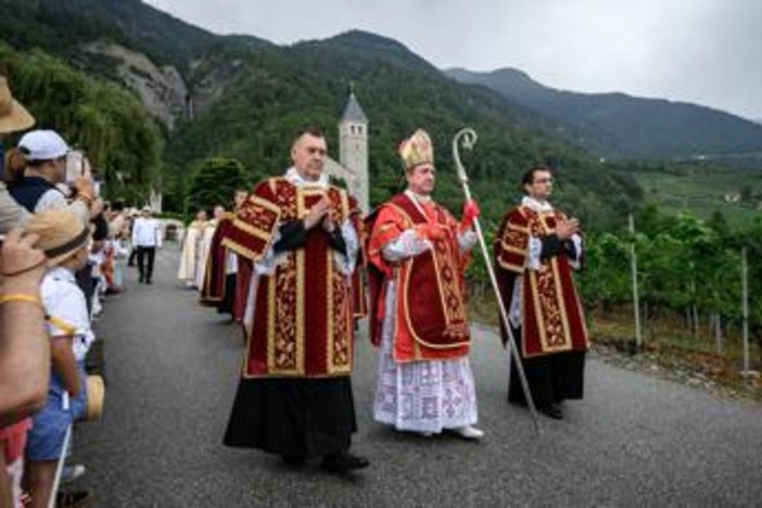 Chiesa, Lefebvriani ordinano 4 vescovi senza mandato pontificio: è scisma Chiesa, Lefebvriani ordinano 4 vescovi senza mandato pontificio: è scisma