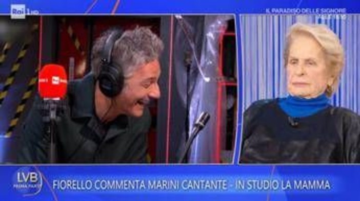 Valeria Marini canta, Fiorello ride e la mamma della showgirl gli dà ragione