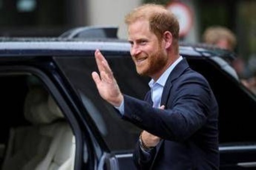 Harry arrivato a Clarence House per incontrare re Carlo