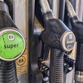 Carburanti, ecco quanti distributori fanno lo sconto su benzina e gasolio: la mappa regione per regione Carburanti, ecco quanti distributori fanno lo sconto su benzina e gasolio: la mappa regione per regione