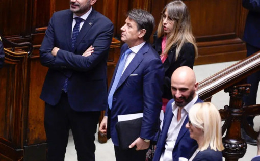 Conte “Legge elettorale vestito per rimanere incollati alle poltrone” Conte “Legge elettorale vestito per rimanere incollati alle poltrone”
