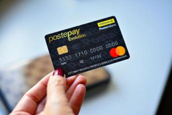 Postepay presenta ecosistema per 'great shopping experience' e partnership con Scalapay