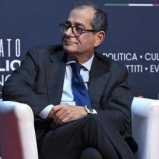 Deficit al 3,1%, Tria: "Non uscendo da procedura infrazione Giorgetti può dire no a bandierine elettorali" Deficit al 3,1%, Tria: "Non uscendo da procedura infrazione Giorgetti può dire no a bandierine elettorali"