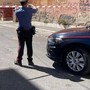 Roma, spari da un'auto in corsa ad Acilia: ferita una ragazza di 19 anni affacciata alla finestra