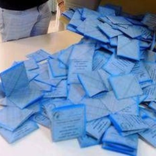 Sondaggio politico, Fratelli d'Italia e Pd scendono Sondaggio politico, Fratelli d'Italia e Pd scendono